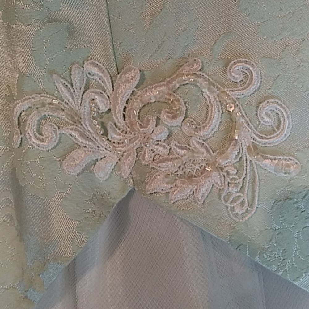 Dress - Picture 3 of 4